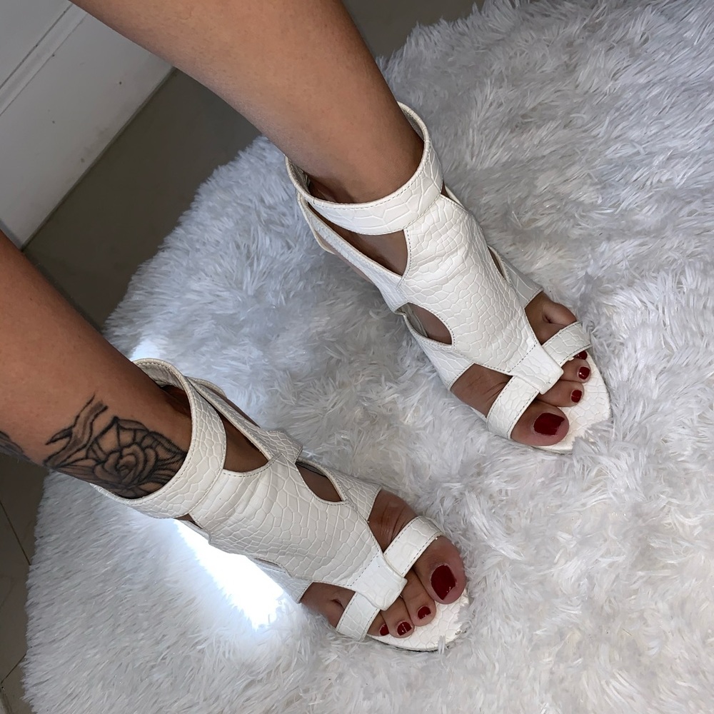 White leather heels 🤍